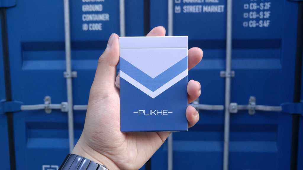 PLIKHE V2 Playing cards Tuck Box in Hand
