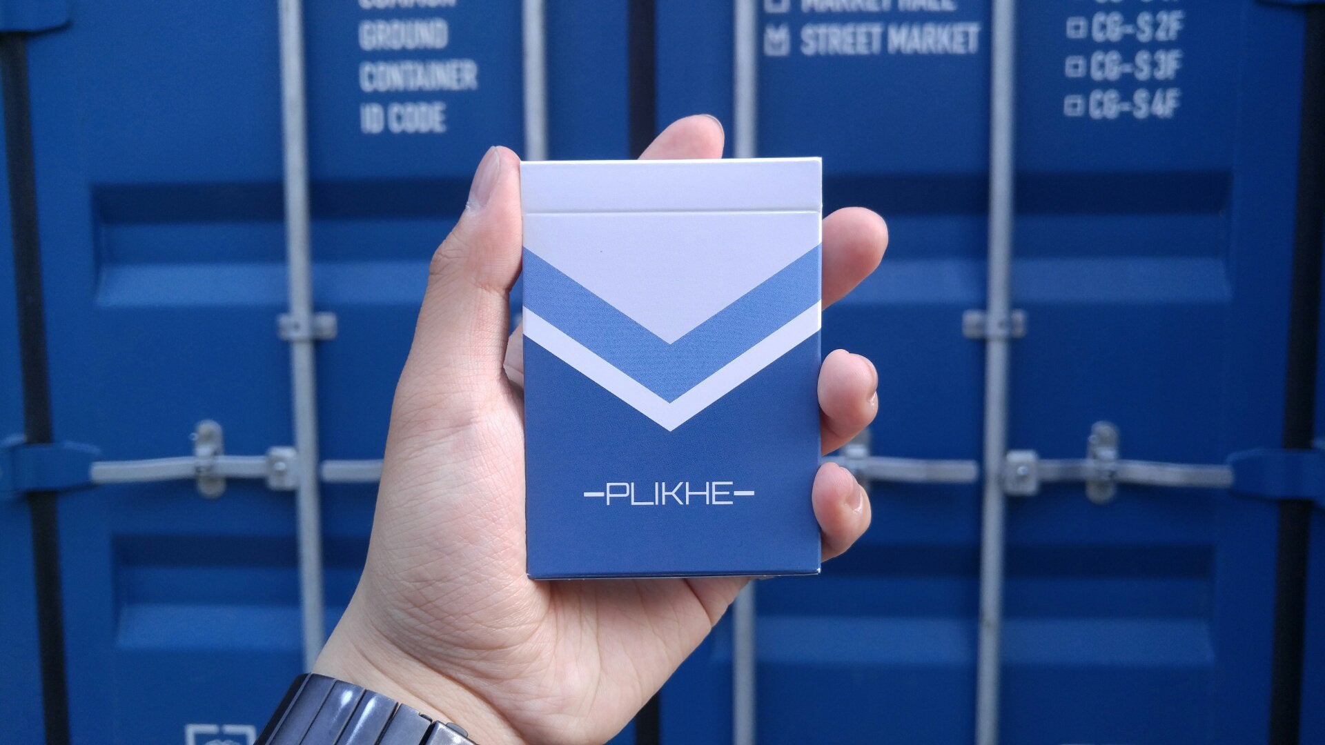 PLIKHE V2 Playing cards Tuck Box in Hand
